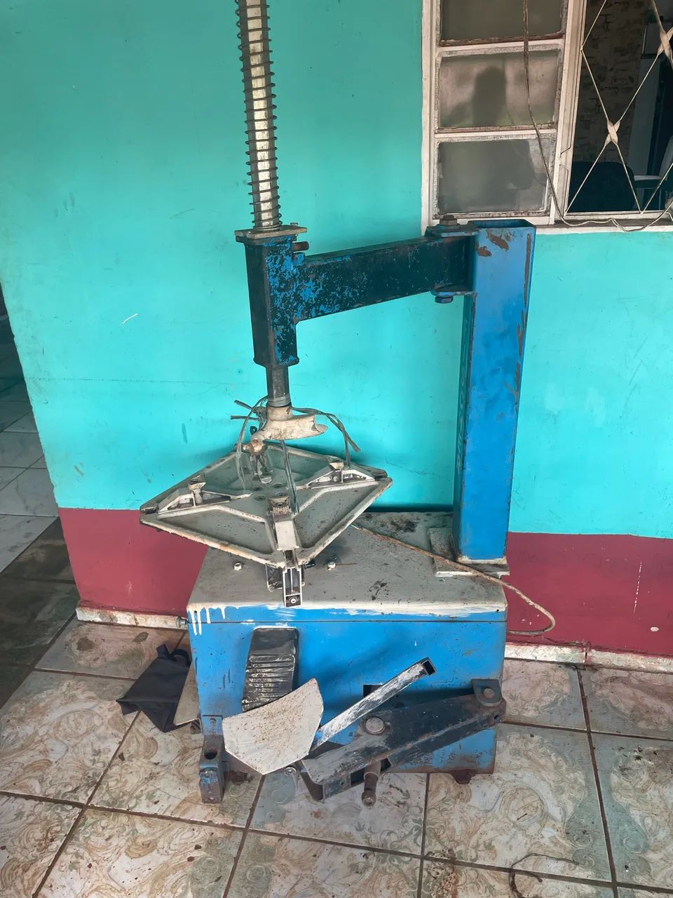 Vendo maquina desmontadora de pneu