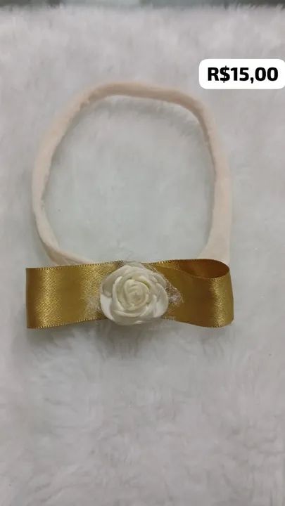 Faixa de Cabelo Bebê com Laço Dourado e Pedrarias - Foto 2