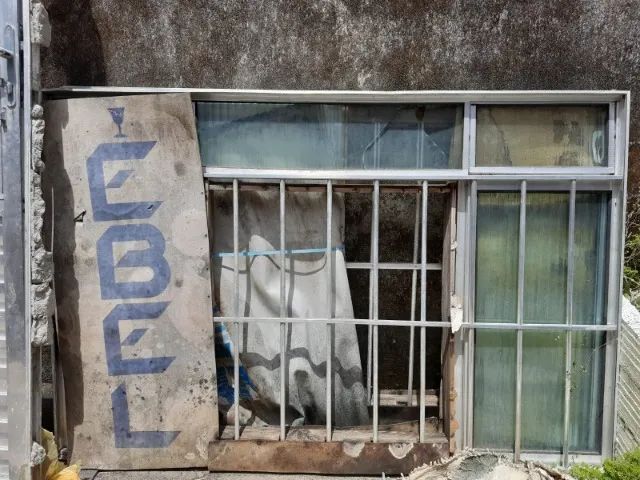 Porta + 2 Janelas de Alumínio - Foto 3