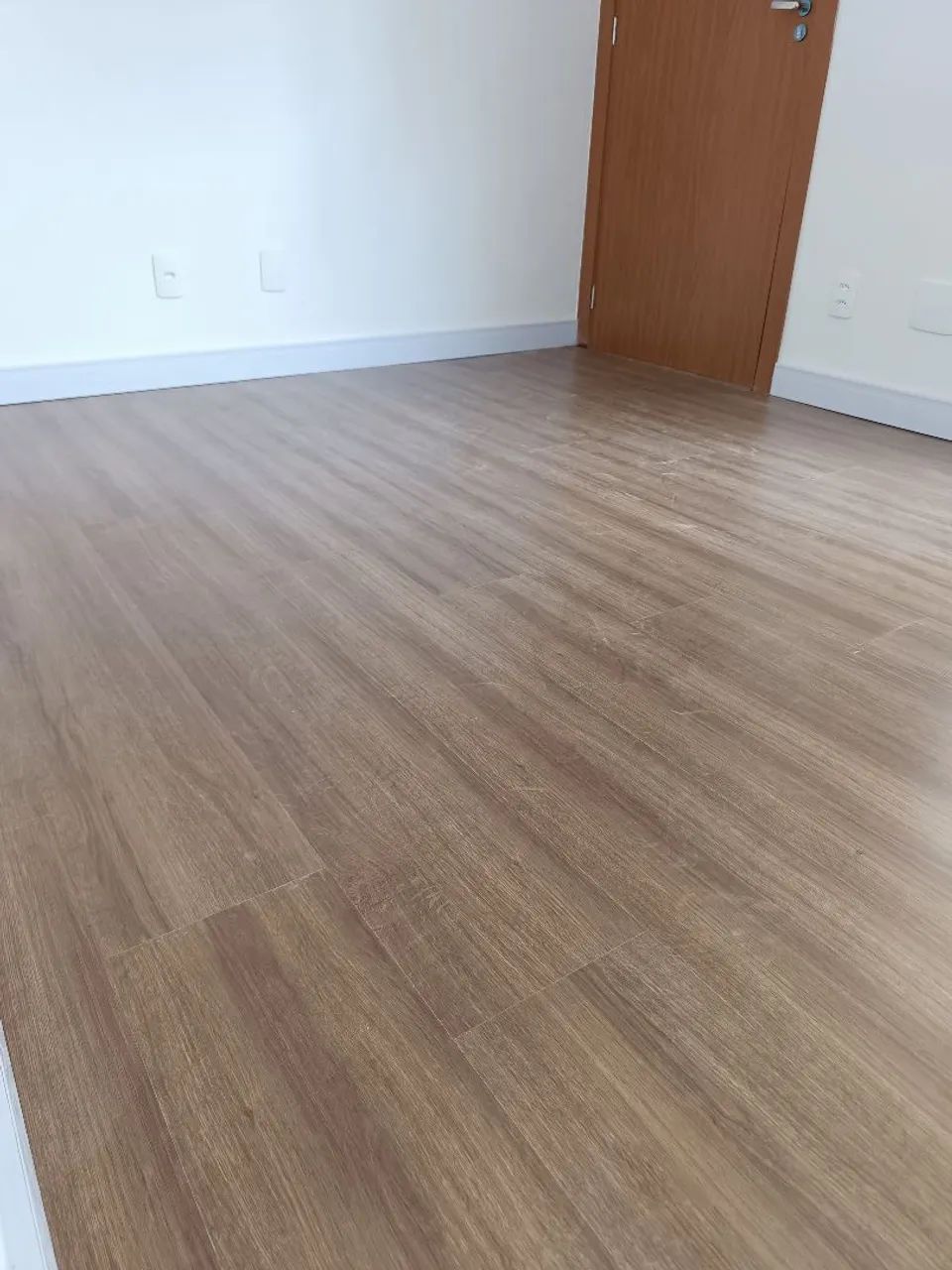 Piso Lâminado e Vinílico  - Foto 3