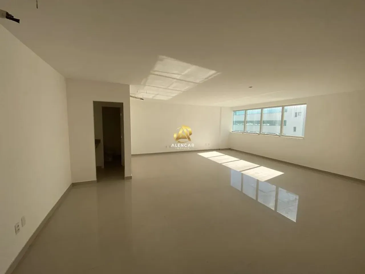 Sala comercial a venda em Laranjeiras, Serra/ES.