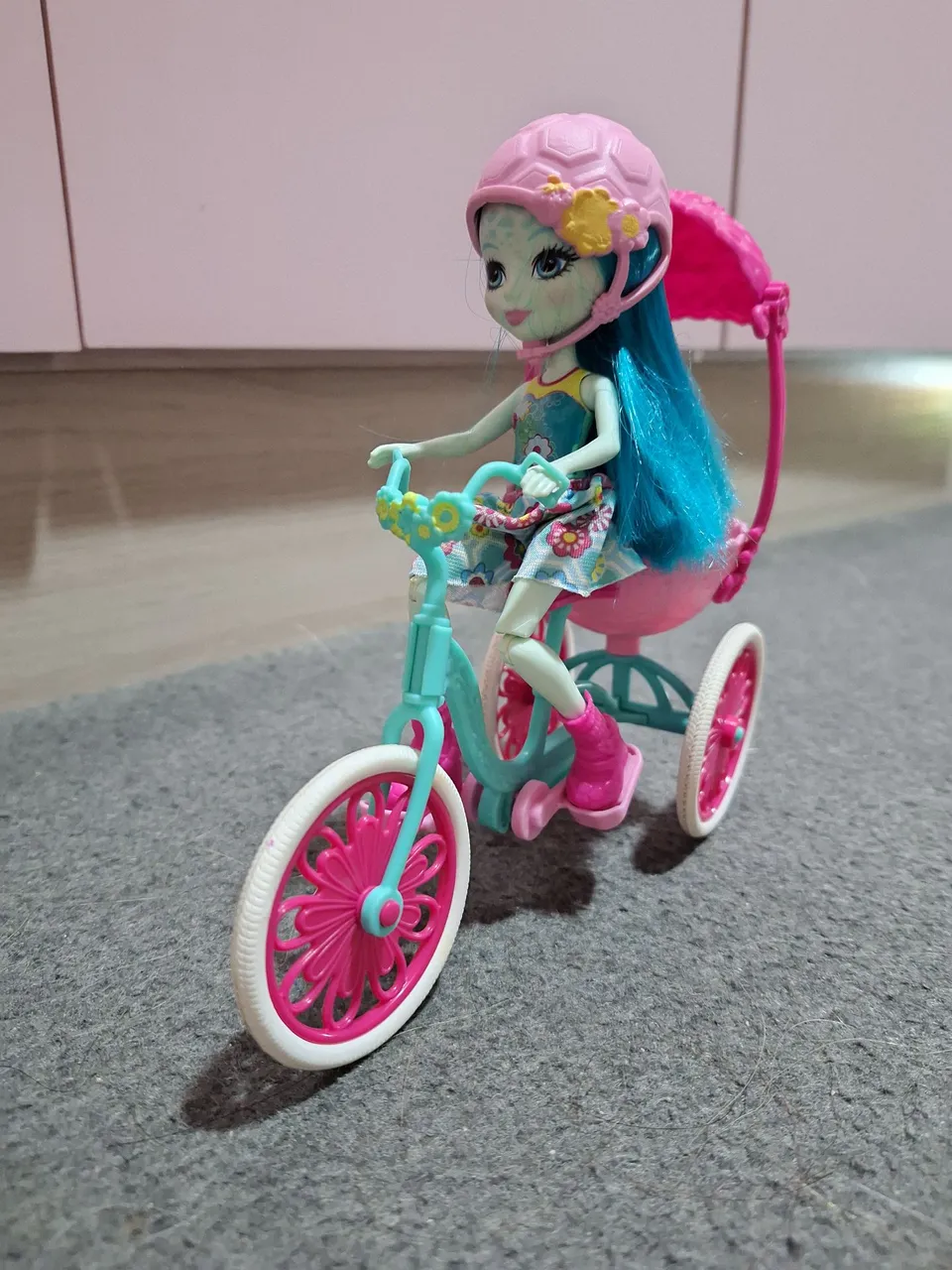 Boneca com Triciclo - Brinquedo Infantil