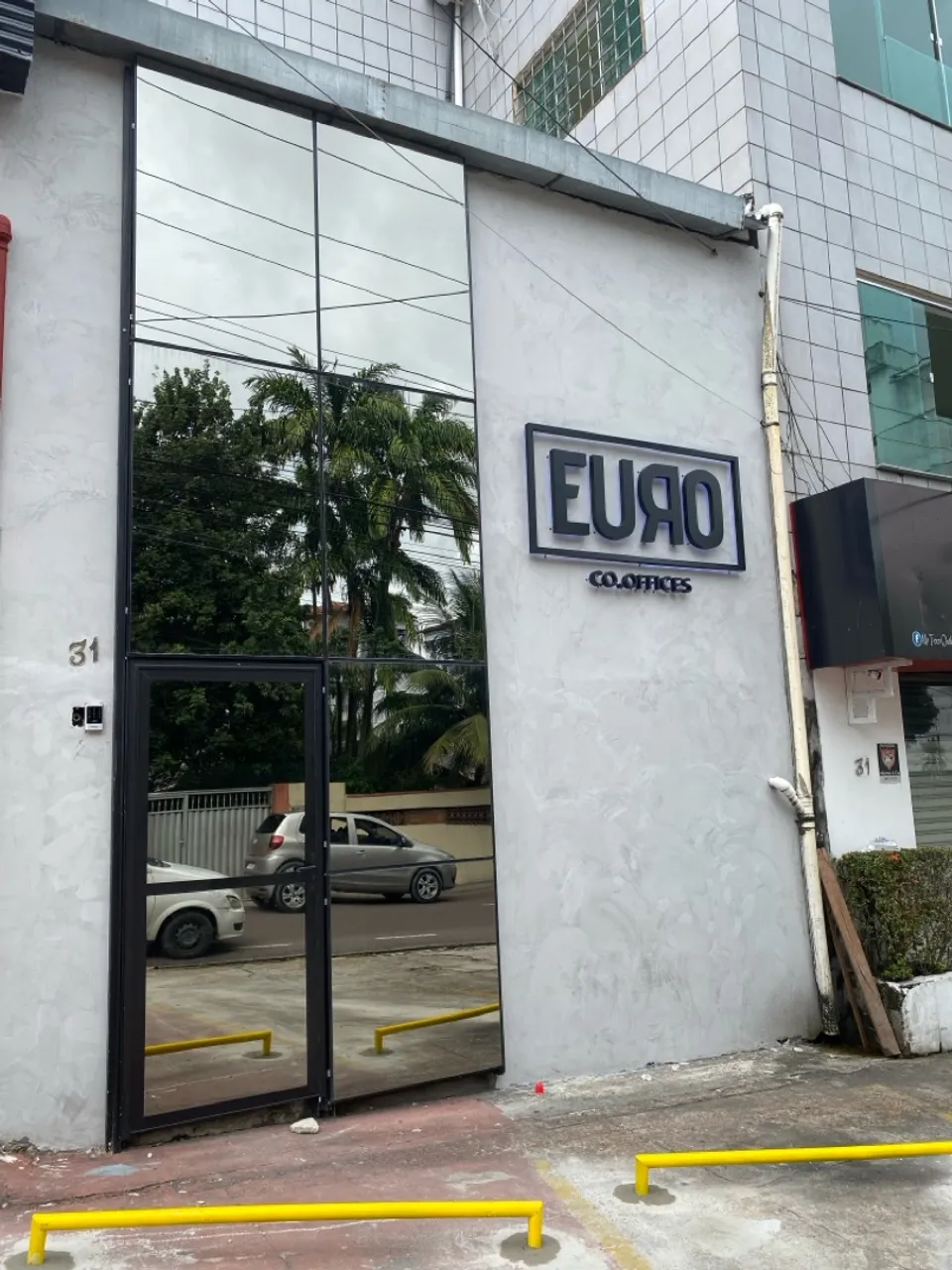SALAS COMERCIAIS NO PARQUE 10 - COMPLETAS E COM TUDO INCLUSO