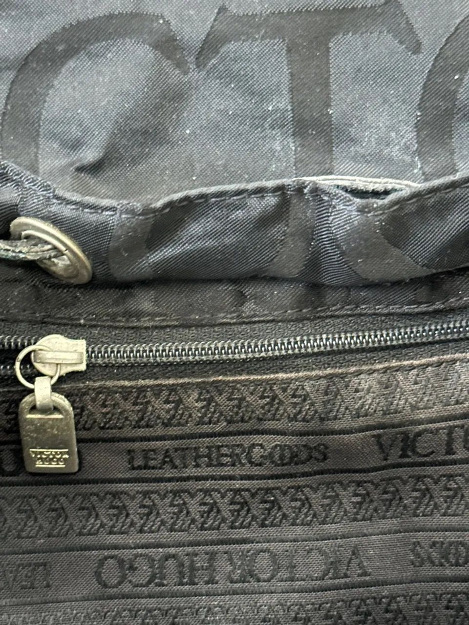 Mochila Victor Hugo Preta  - Foto 3