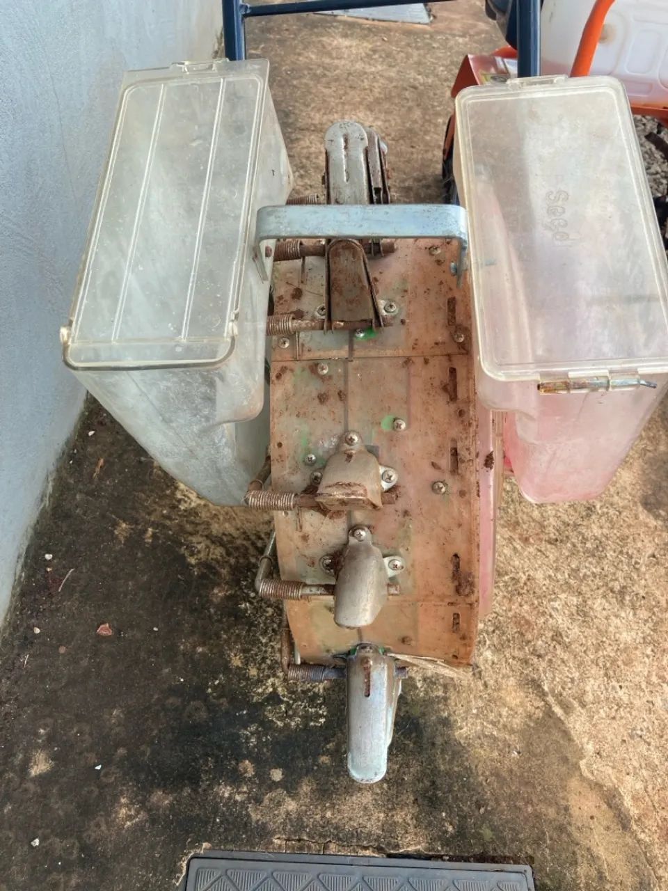 Plantadeira de sementes Machinia Agro (entrego limpa, revisada e com todas as peças) - Foto 2