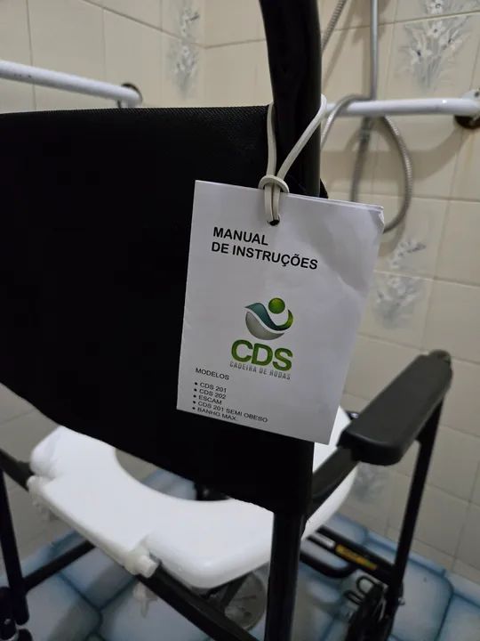 Cadeira de rodas higiênica. NOVA. NUNCA UTILIZADA. - Foto 5
