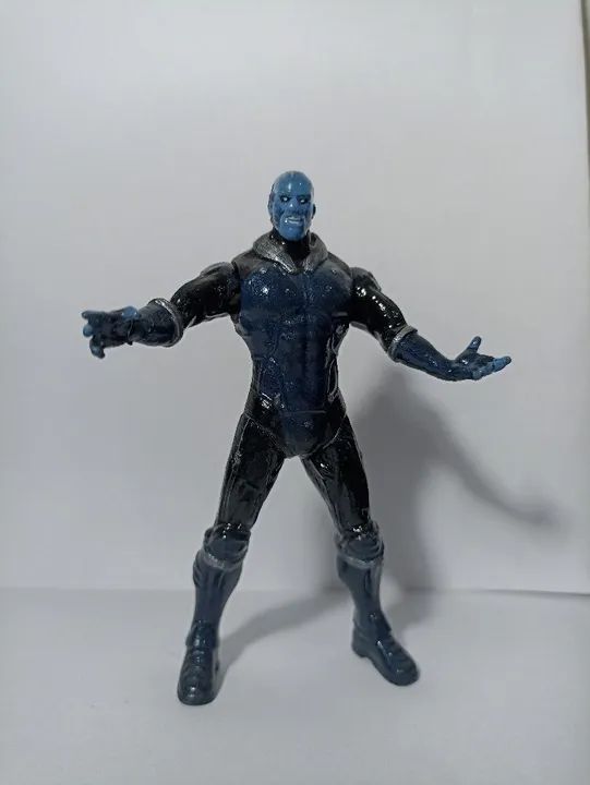 Boneco ELECTRO REPAINT Marvel Universe 