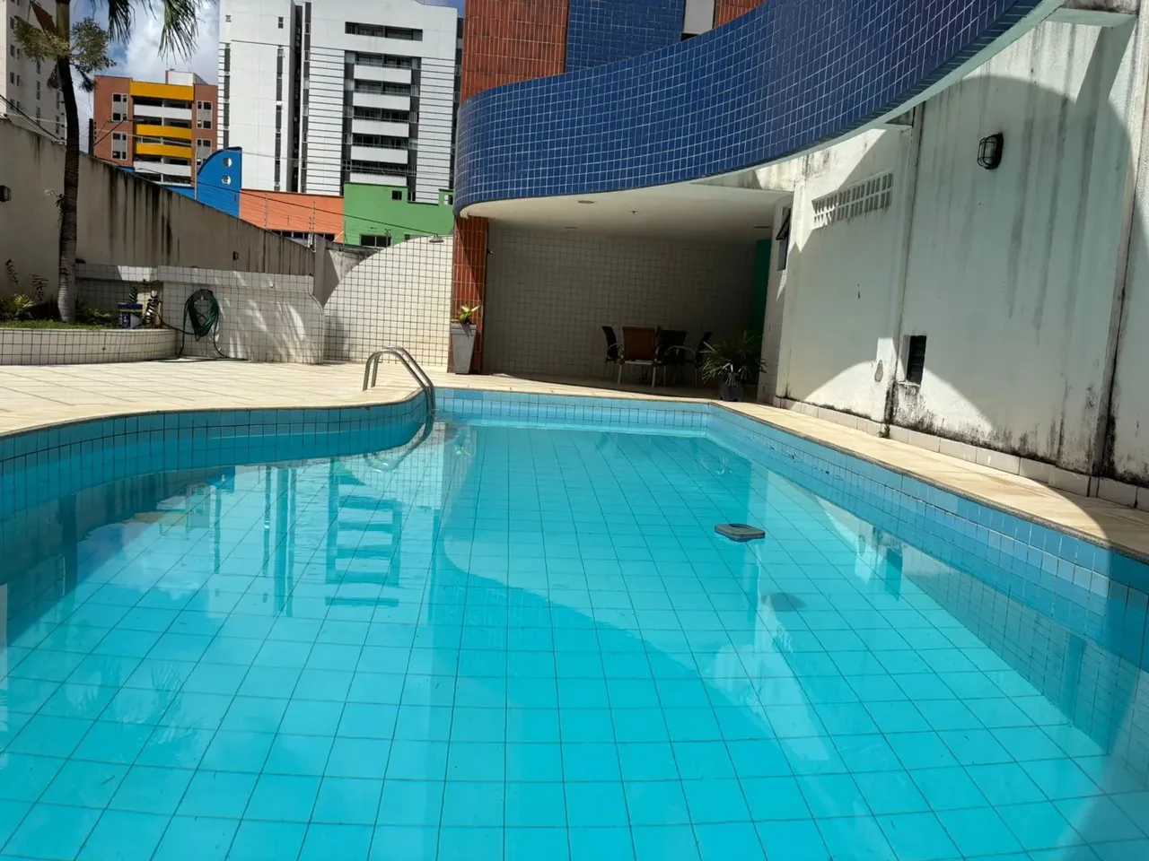 Vendo Apartamento no Edficio Porto Seguro com 03 quartos sendo uma suíte