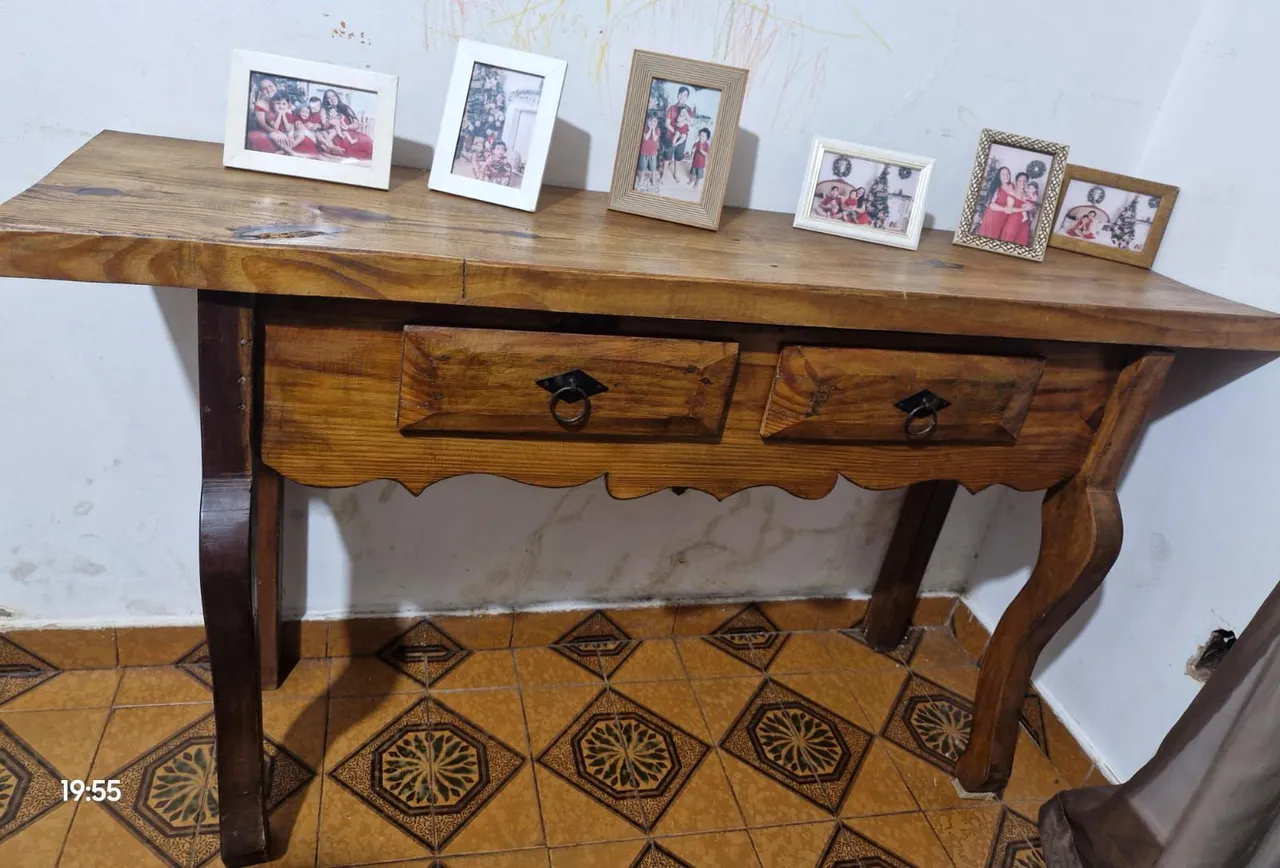 Mesa de Apoio em Madeira Rústica