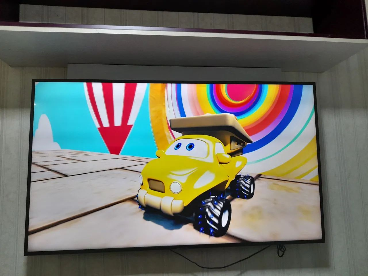 TV LED 4K Smart TV com Assistente Virtual Integrado