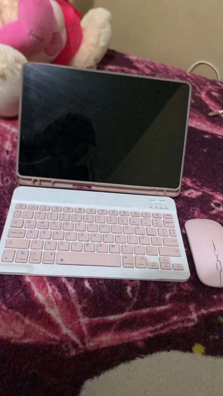 Tablet com Teclado e Mouse Rosa - Perfeito para Estudos e Trabalho