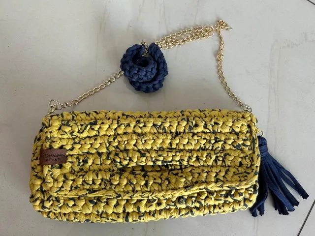 Bolsa de Crochê nas cores amarelo e azul marinho - Foto 2