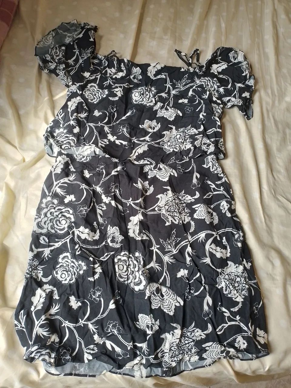 Vestido floral preto e branco . T= M - Foto 4