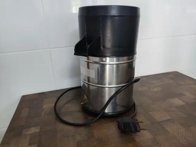Expremedor ou Extrator de Laranja Comercial Croydon 220 V