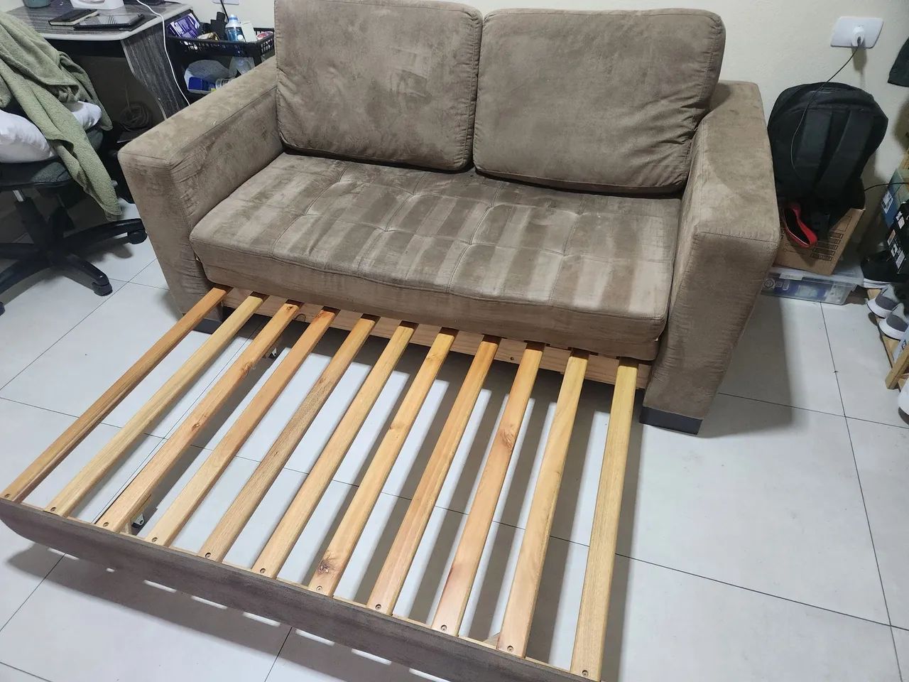 Sofá Cama 2 Lugares - Suede Bege - Foto 2