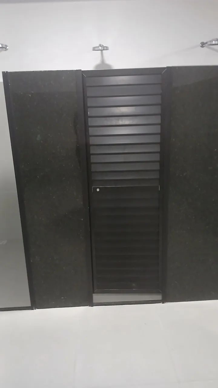 FABRICAMOS PORTAS P VESTIÁRIO PORTÕES P GARAGEM EM ALUMÍNIO FOSCO BRANCO PRETO