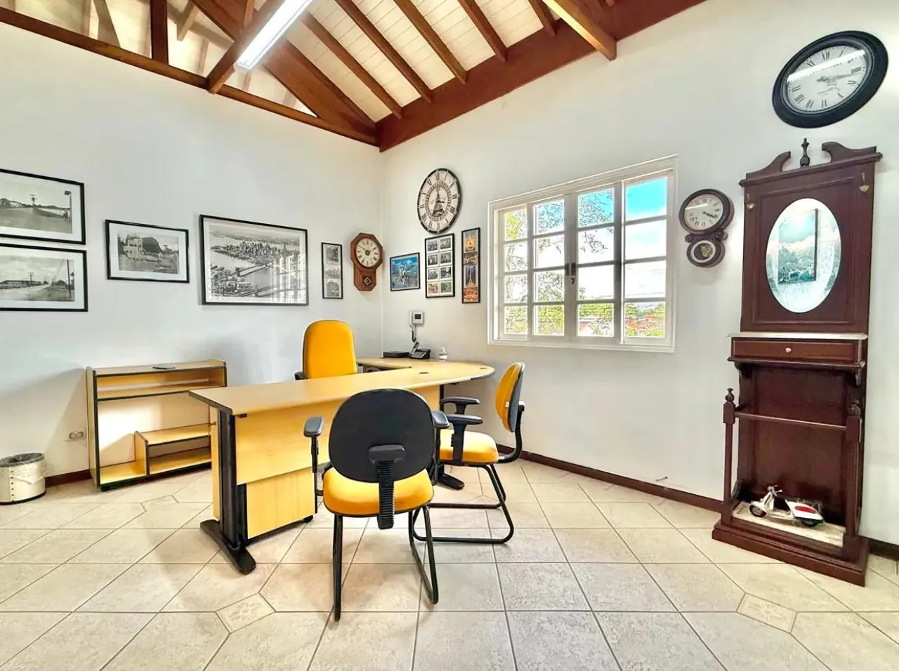 Sala Comercial / Escritório no Bacacheri - Ótima localização