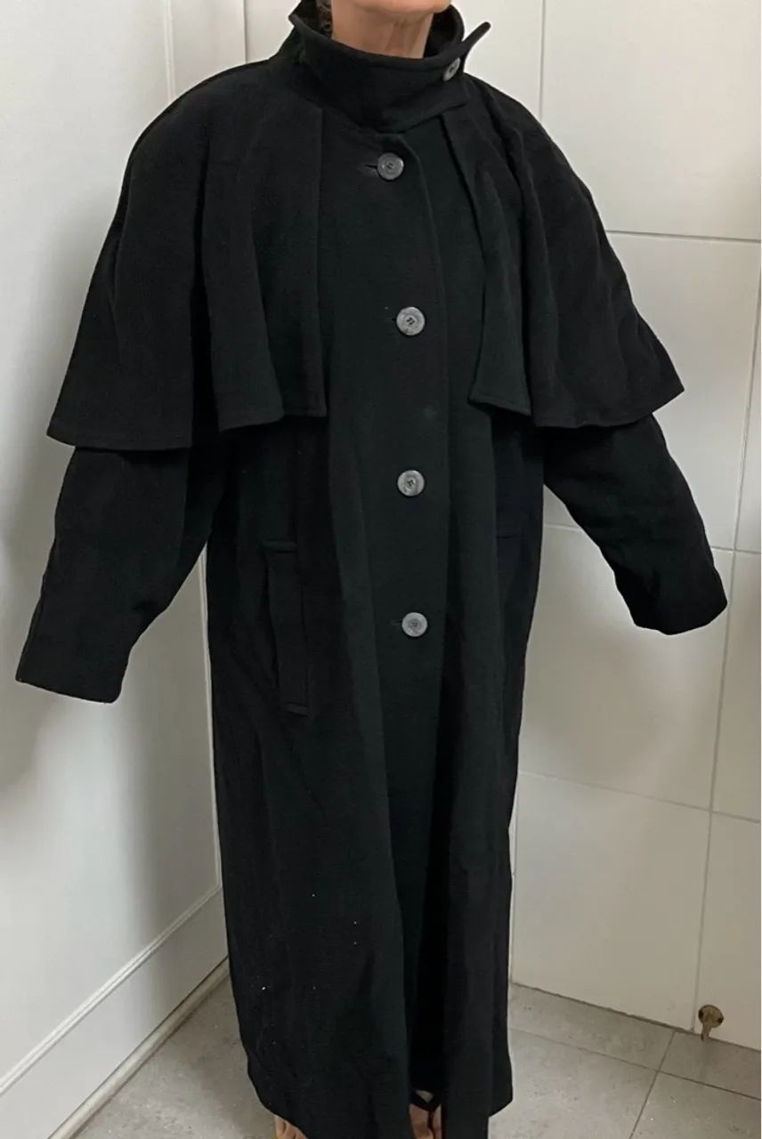 Casaco longo preto com capa - Foto 2