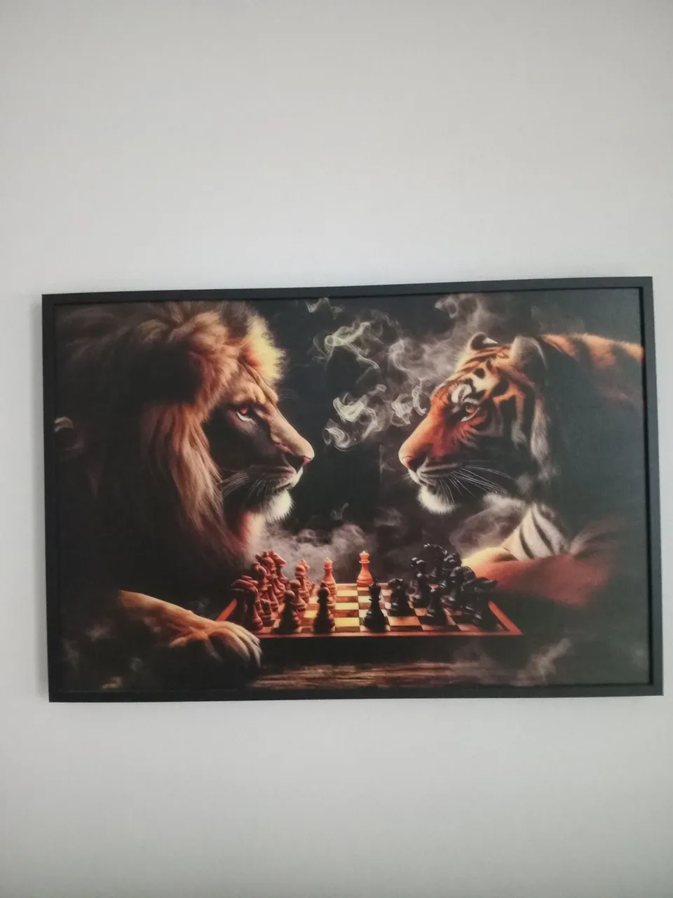 Quadro Decorativo Leão e Tigre Jogando Xadrez