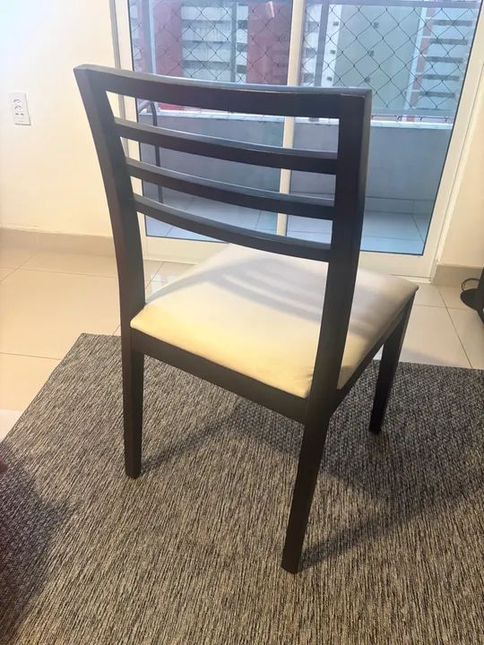 04 Cadeiras (material Madeira + estofado) - Foto 2