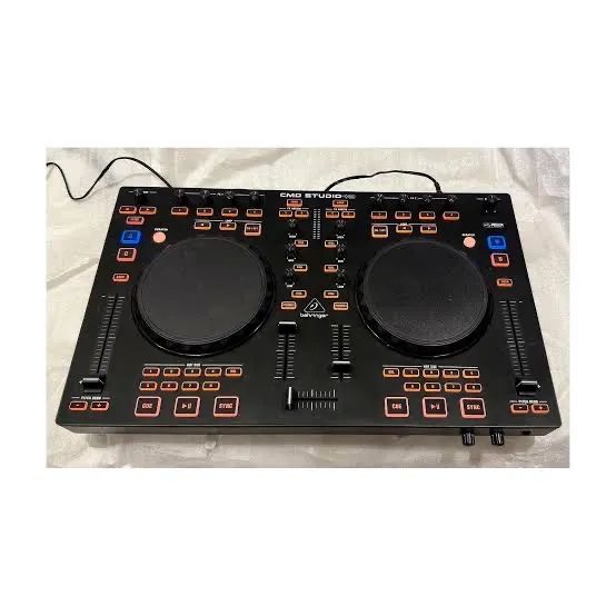 CMD Studio 4a controladora dj traktor