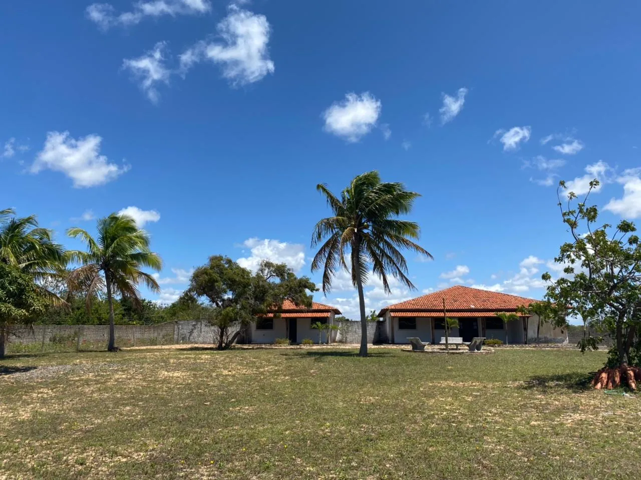 80 hectares com Rio Perente