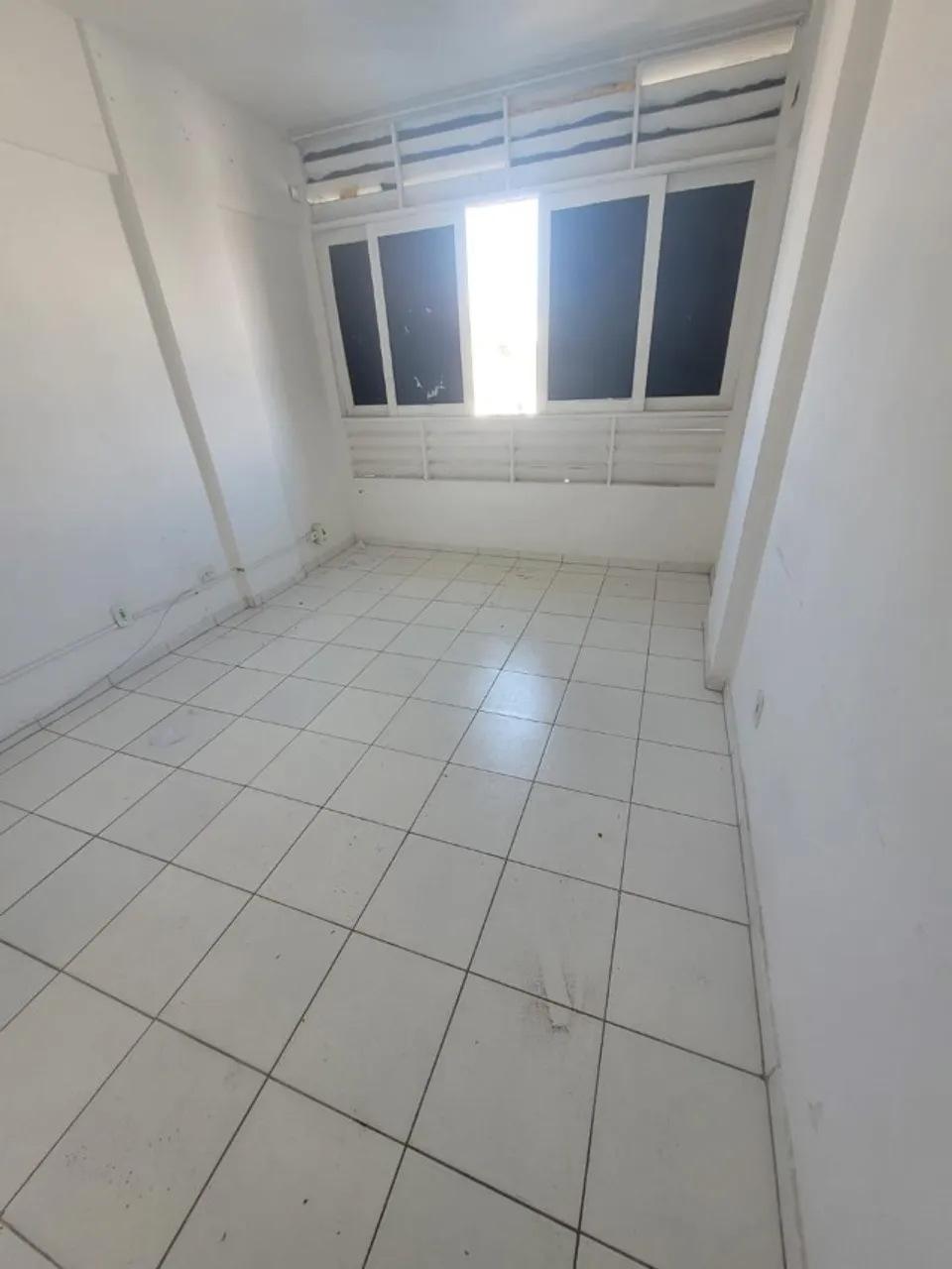 ALUGA-SE SALA COMERCIAL NO CENTRO DE MACEIÓ!