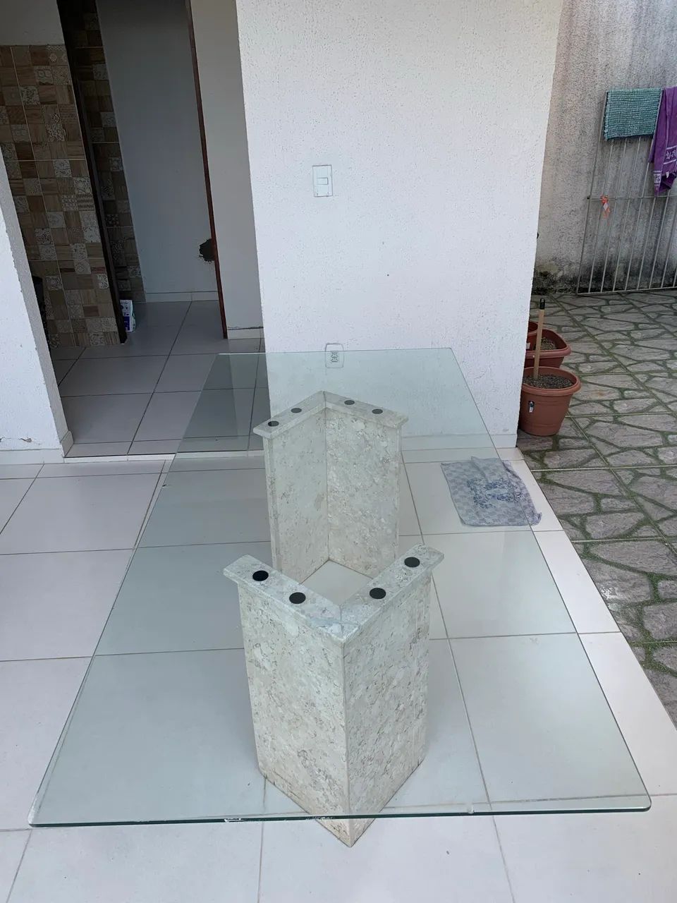 Mesa de vidro 2m X 97cm, com suporte de mármore!!! - Foto 2
