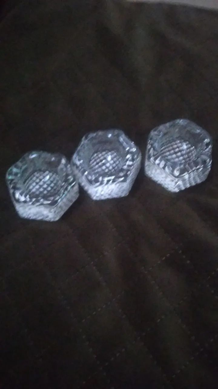 Trio de cinzeiros de cristal