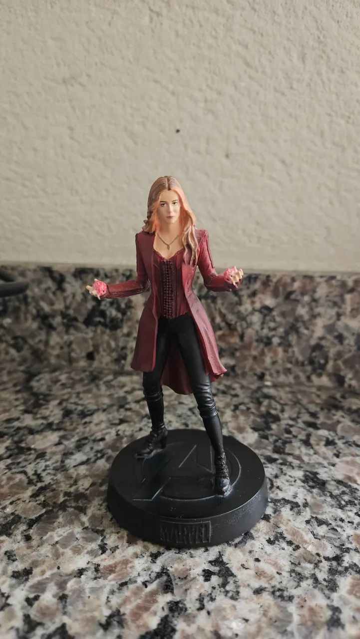 Figura Feiticeira Escarlate Infinity War