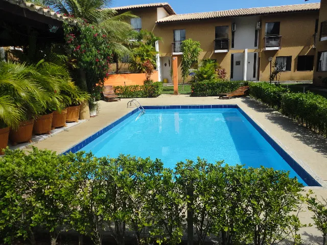 Praia de Itapuã-Excelente 2/4 em Condomínio fechado, Piscina, 100m Praia, Porteiro 24hs,