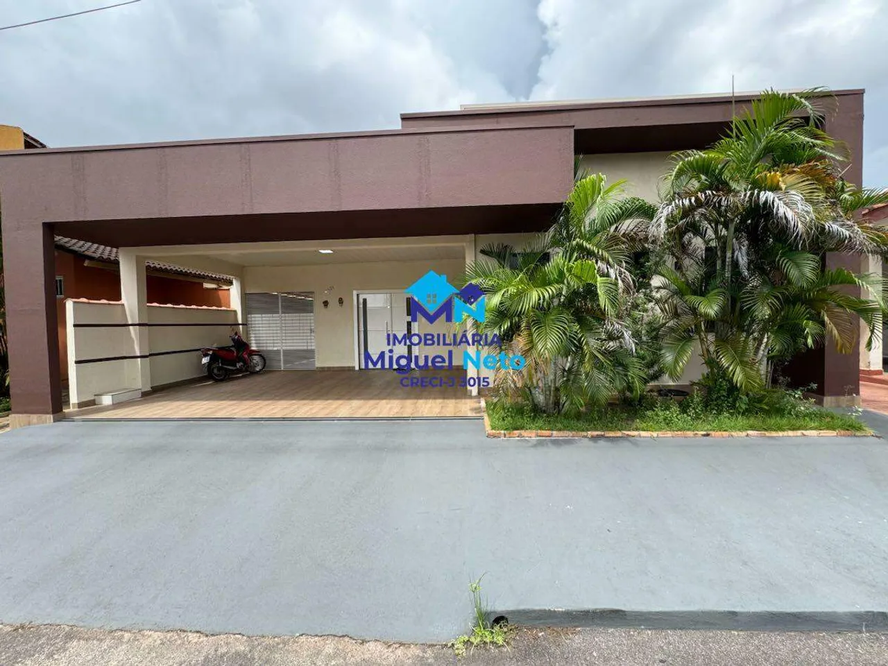 CASA COM 03 SUÍTES NA VILA DA ELETRONORTE SETOR LESTE
