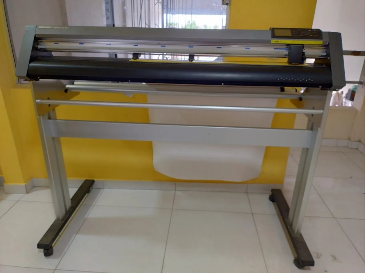 Plotter de Revorte e impressora eco solvente