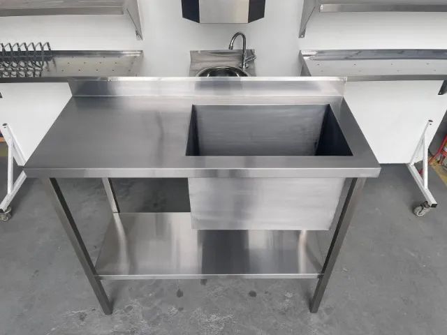 Bancada com prateleira e cuba grande - fabricada em inox