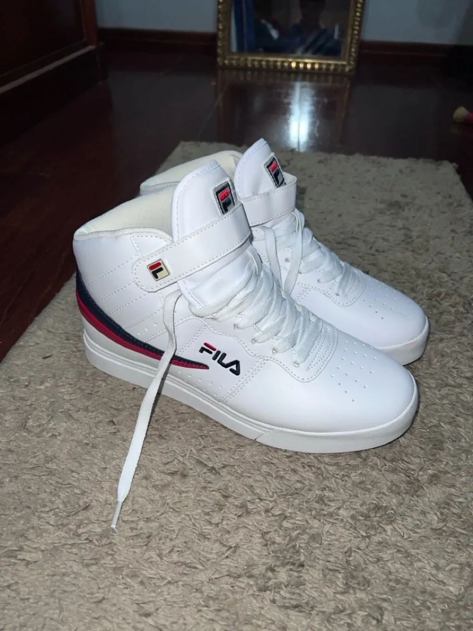 Tênis Fila Original Branco vermelho e azul, nunca utilizado