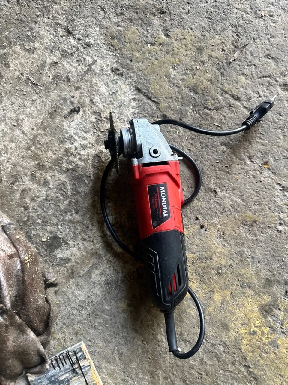 Esmerilhadeira Angular Elétrica 127v mundial . Ferramenta de uso roby  - Foto 6