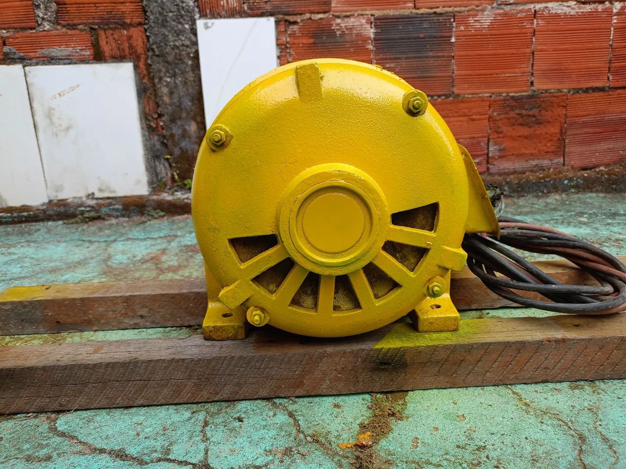 Motor Elétrico WEG - 5CV  - Foto 4