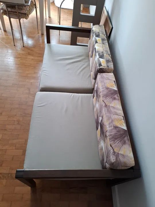 Sofá externo de madeira maciça 2 lugares com estofado floral - Foto 3
