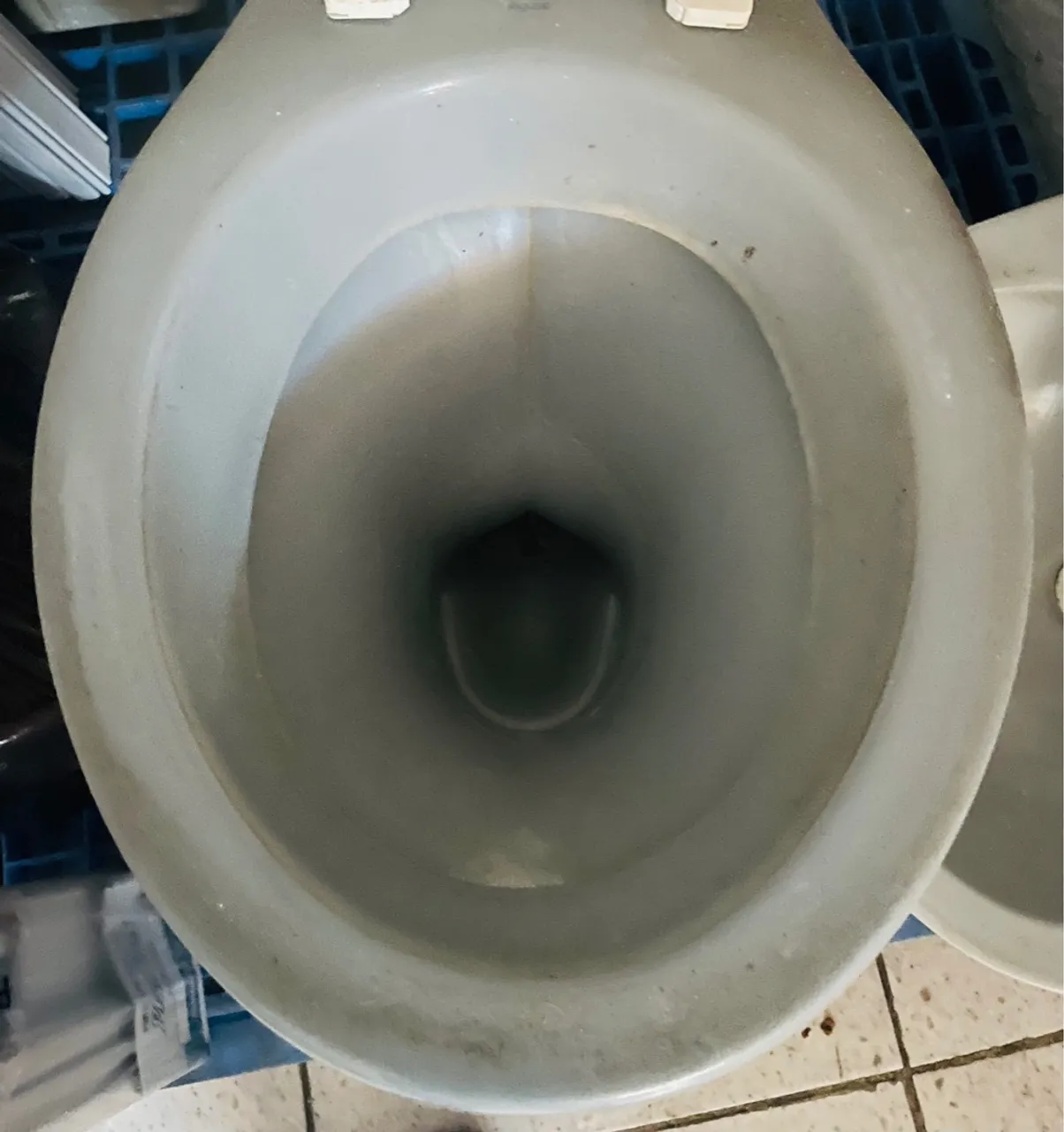 Vaso sanitário cinza em ótimo estado