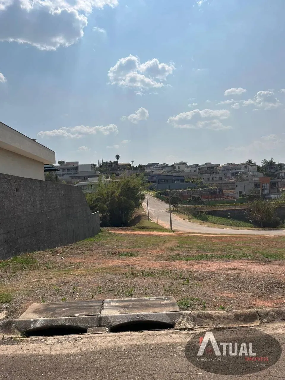 Terreno à Venda em Atibaia no Condomínio Shambala III 690m²