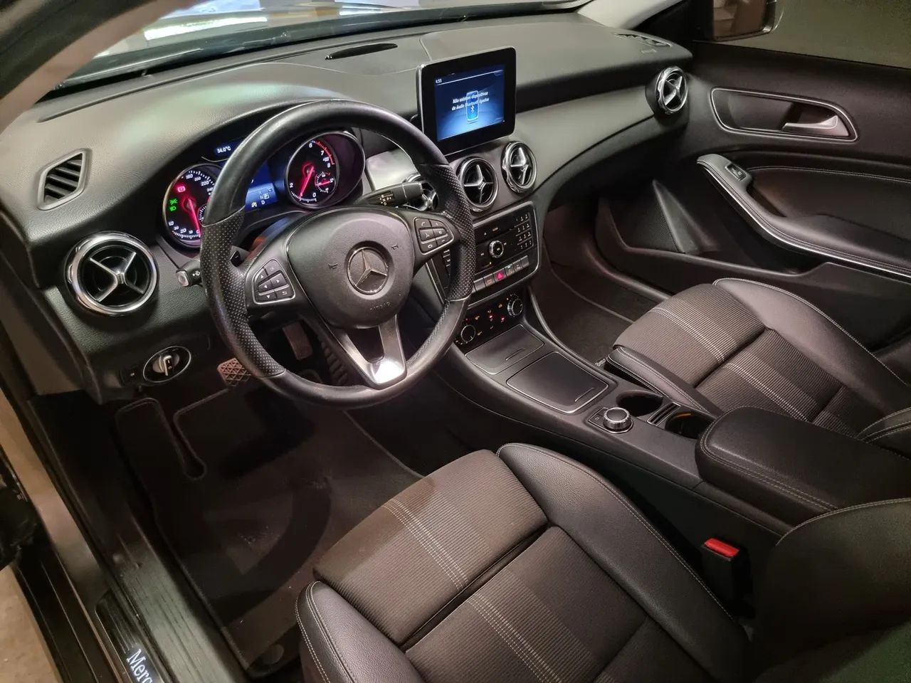 Mercedes Benz GLA Advance 2019 - Foto 12