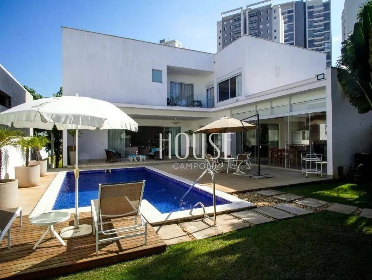Casa à venda em condomínio fechado em Sorocaba | 549m² em Residencial Giverny | CA4825