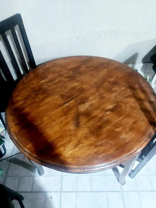 Mesa Redonda em Madeira Maciça ótimo estado.  - Foto 2