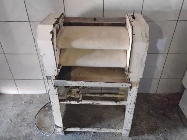 EQUIPAMENTOS, PADARIA MÁQUINA MODELADORA, CILINDROS MASSEIRA, BALCAO CAIXA E OUTROS 