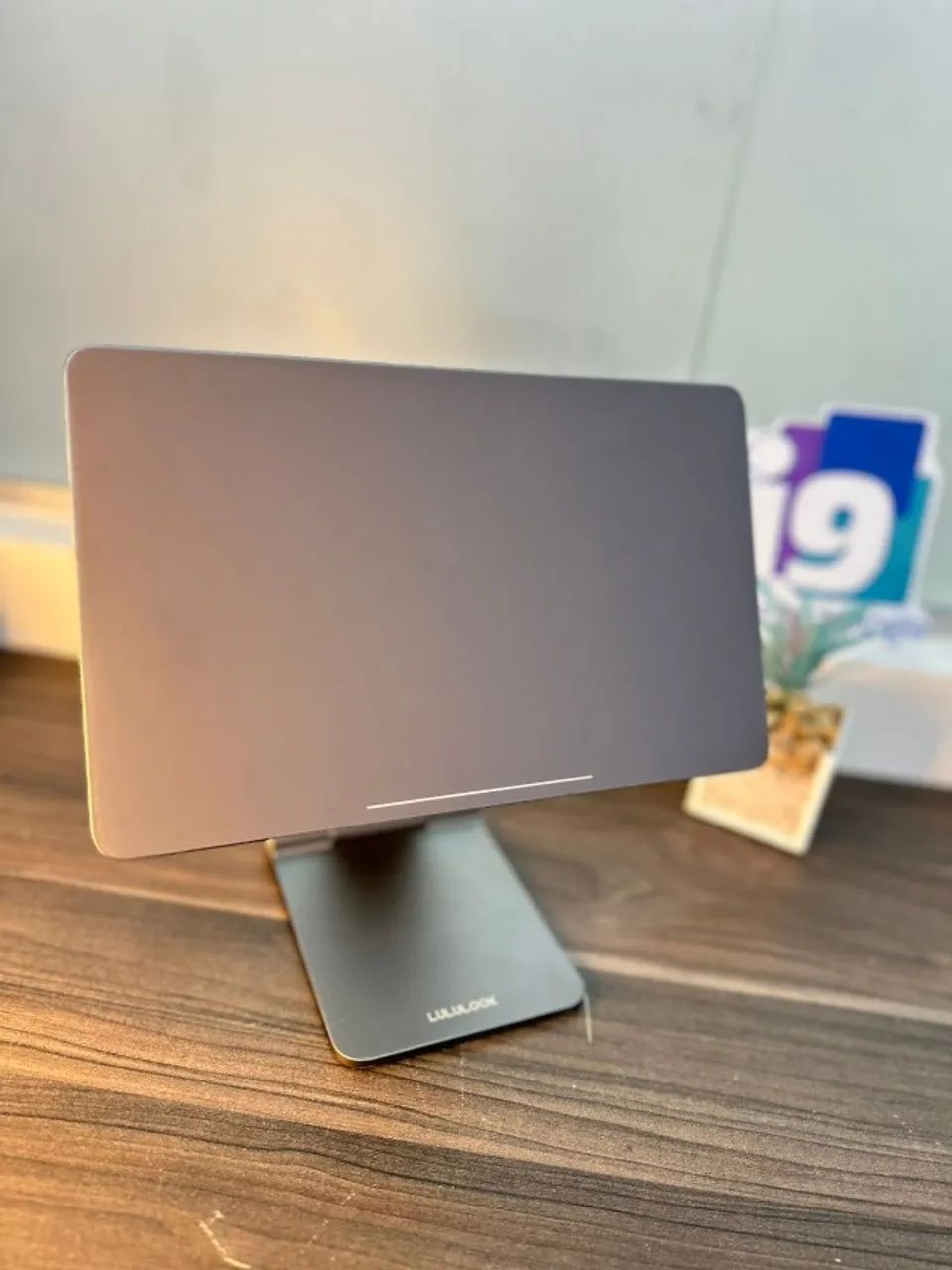 Suporte LULULOOK Magnético para iPad   Compatível com iPad 12.9 e 13 Polegadas   Seminovo 