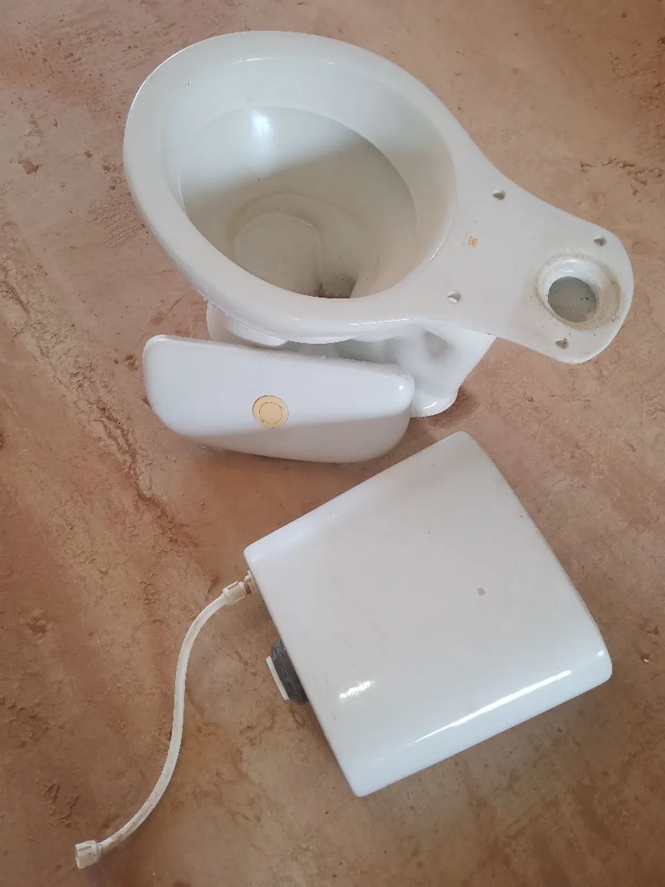 Conjunto de Vaso Sanitário e Caixa Acoplada