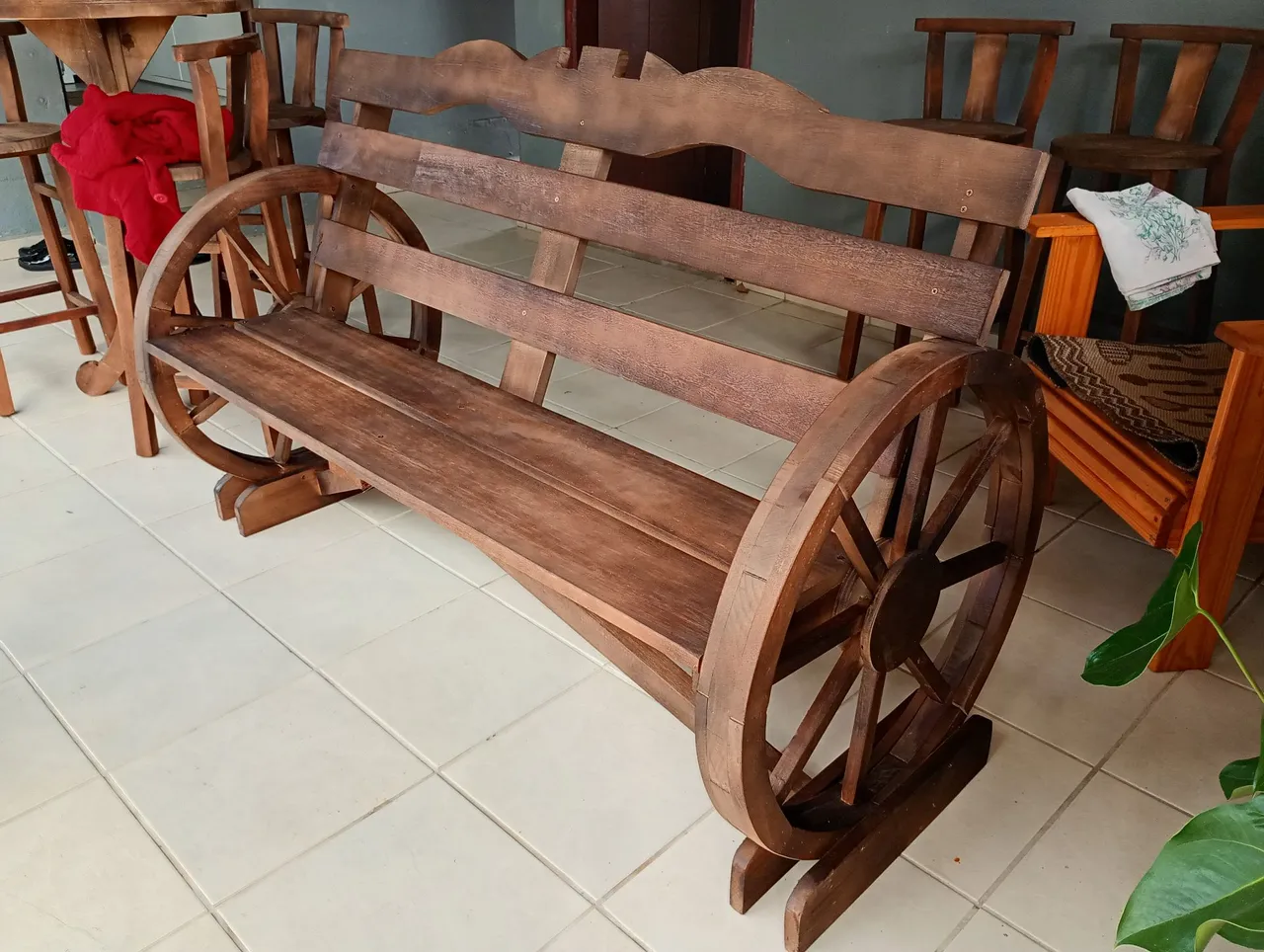 Banco Rústico de Madeira com Rodas . NOVO.
