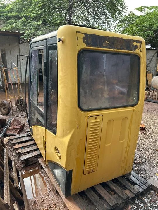 Cabine escavadeira CAT 320 - Foto 4