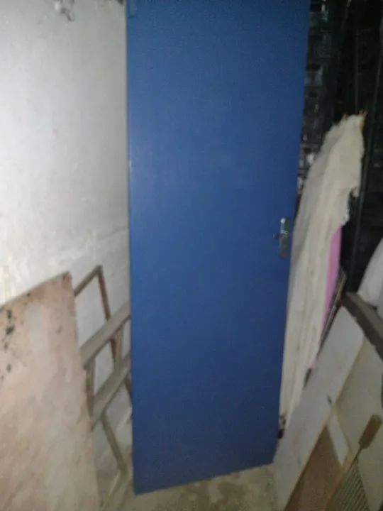 Porta de madeira azul