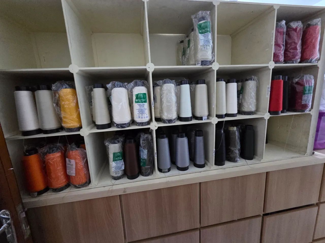 Estoque de fio costura overlock varias cores
